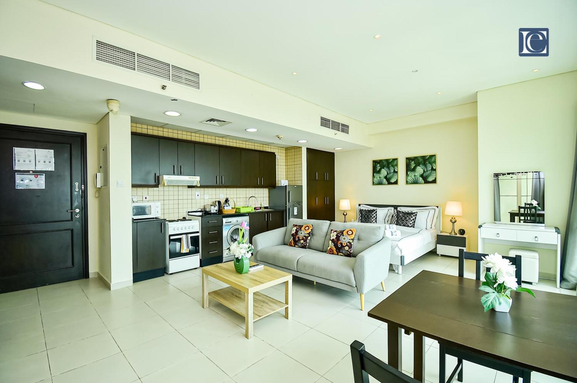 Luxury Escapes - Furnished Studio With Balcony In Royal Oceanic 迪拜 外观 照片